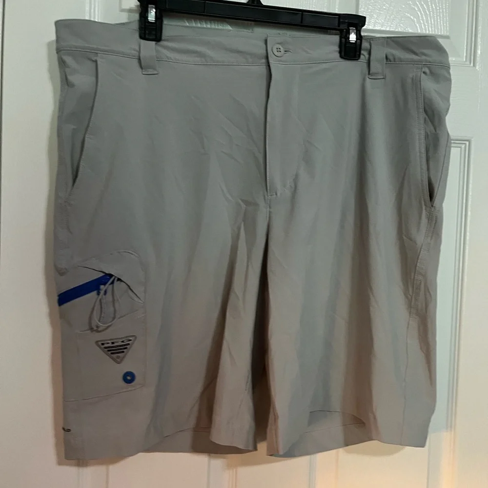 Men's Columbia Gray Shorts with Blue Accent sz40 - Picture 4 of 10